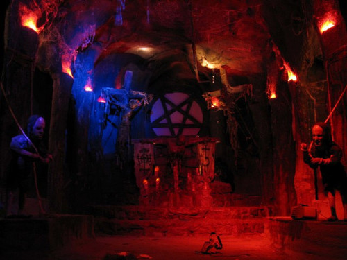 scaryhill:  From the House of Shock in New Orleans, Louisiana.