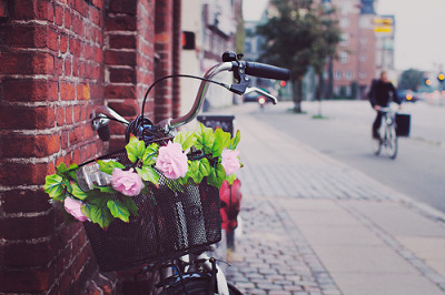 How to park a bike ♥ (by Julia Dávila.)