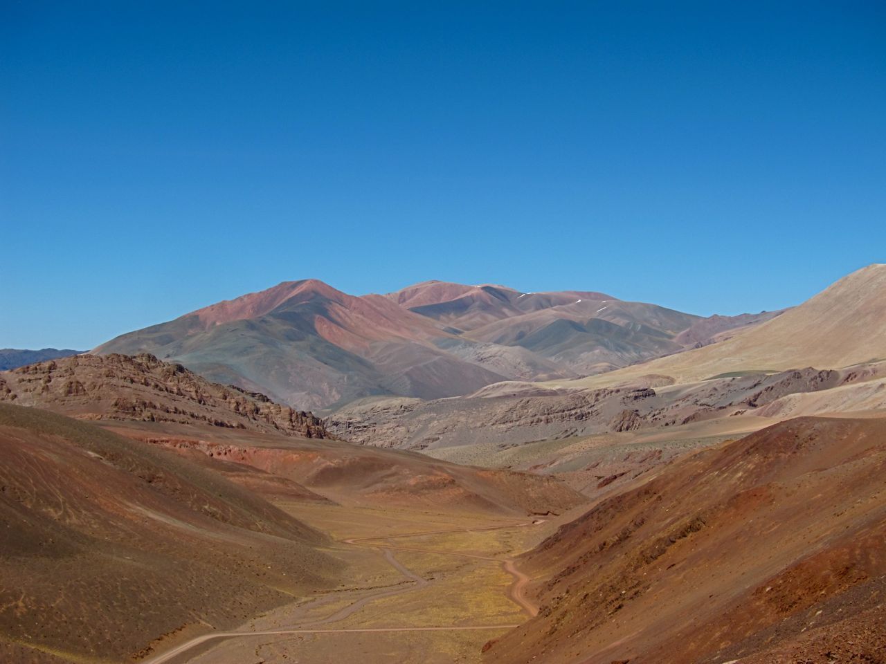 portenos:  Cuyo (3) : la Laguna Brava. Rien que la route qui y mène est un enchantement :