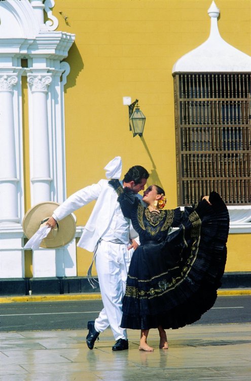 Traditional mexican dancer dress costume