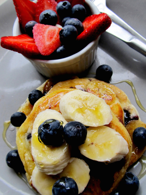 I made this the other day.  Blue berry and banana pancake with strawberries slices. I had homem