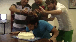 desglazeado:  laly096:  werevertumorro “fiesta de cumpleanos” video  hahaha