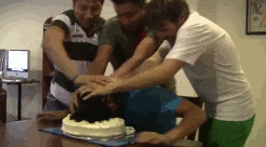 desglazeado:  laly096:  werevertumorro “fiesta de cumpleanos” video  hahaha