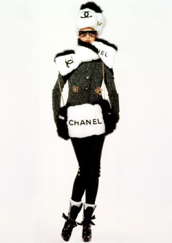 maliciousglamour:  Chanel, Fall/Winter 1994Photographer: