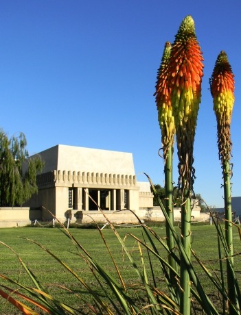 livinglauren:Latest column adventure = a trip to Frank Lloyd Wright’s roaring ’20s-era Hollyhock Hou