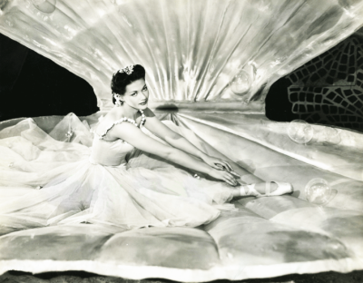 vintagegal:
“ Yvonne De Carlo 1944
”