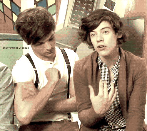  Louis: Oh yeahhh, look at my muscles mm yeah. 