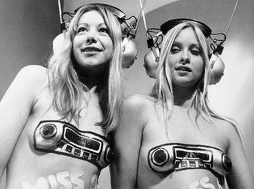 http://nudevintage.tumblr.com/post/11402000743
