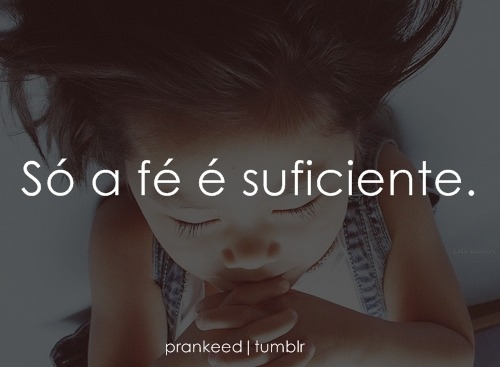 garotaesuasfases:   E quando penso em desistir, Deus me diz: use a sua fé.  
