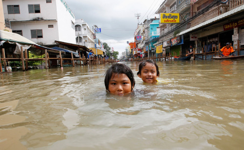 reblololo:   Worst Flooding in Decades Swamps Thailand - Alan Taylor - In Focus - The Atlantic Children play in a flooded street in Sena district, Ayutthaya province, about 80 km (50 miles) north of Bangkok, on September 12, 2011. Monsoon rains, storms,