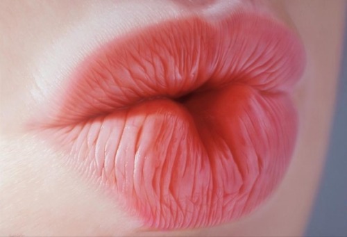 alexandhissubmissivepet:I love red lips -sir