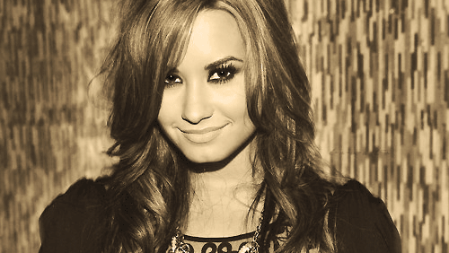  E quem eu menos esperava mais me decepcionou.                                                  Demi Lovato 