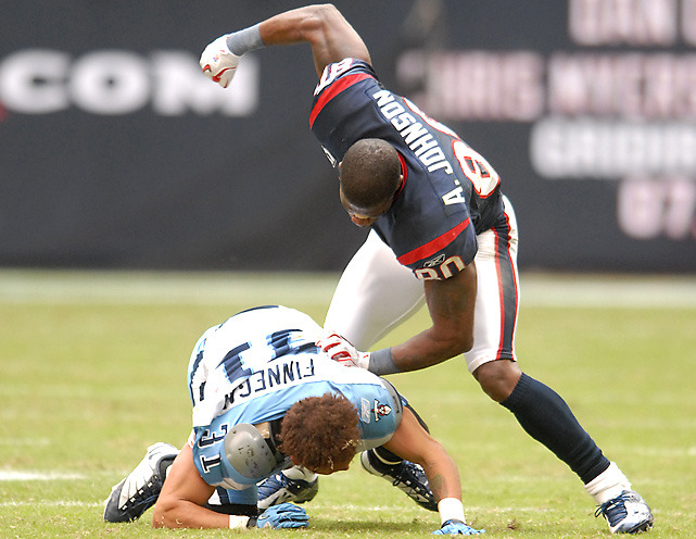 siphotos:  Texans WR Andre Johnson pummels Titans DB Cortland Finnegan during a Texans-Titans