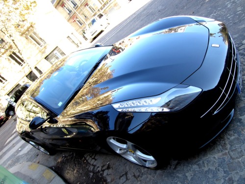 newsweek-paris-france:  More Paris Parking: This Ferrari FF (a Ferrari hatchback?) has a base price 