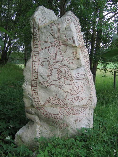 fuckyeahvikingsandcelts:The Lingsberg Runestone, Sweden,