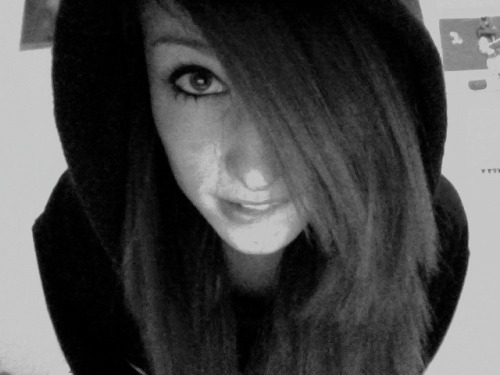 sunnyy-skiess:  Hoodie.<3