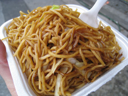 illestflow:  panda express has the most amazing chow mein 