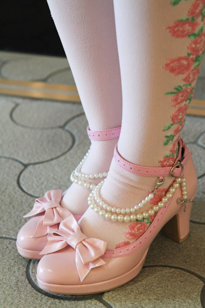 thetrainingroom: Now those are some pretty shoes, and the socks are fantastic. All it is missing is 