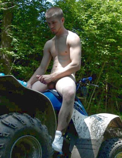 Bored on the farm, wankin&rsquo; his CIRCtool. 