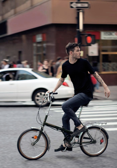 j0-elle:  everything about this photo is perfect the guy unf 
