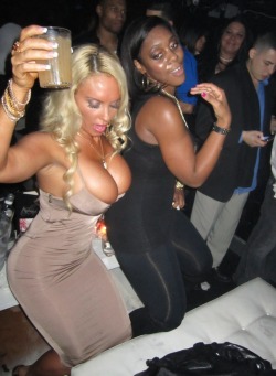 sofreshsothick:  Nicole “Coco” Austin   *Dave Chappelle Voice*&ldquo;C'mon titty, c'mon titty!!!&rdquo;