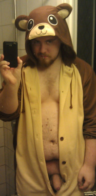 evoroil:  bearthug:  averagebears:  1. Cute face. 2. Cute costume. 3. Amazing plump body. 4. BEST COCK EVER  AADHGJAHGSJFGKA! Is this still floating around???!!  A picture like this does not float. It soars, on lusty cuddle craving thermals.