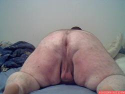 gordo4gordo4superchub:  trunklegs:  bigbumblog:  Webcam chubs who wiggle their bums at the cam are HOT!   Hot!  Lick