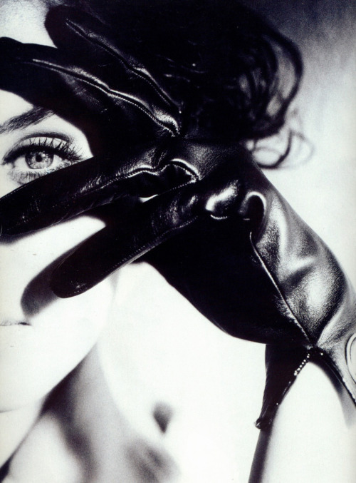 m-as-tu-vu:  VogueParis, February1992 | IsabelleAdjani by DominiqueIssermann  Black leather gloves b