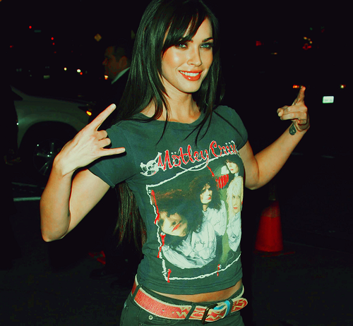 yeahmeganfox:  Megan being adorable! 