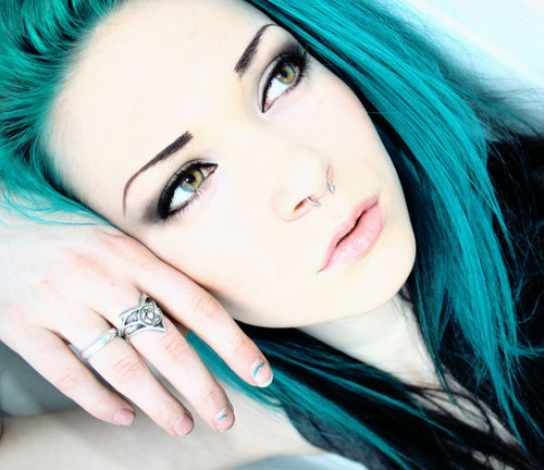 fuckyeahfantasyhair:  Turquoise and black 