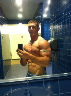 masculineimages:  Nice arms 