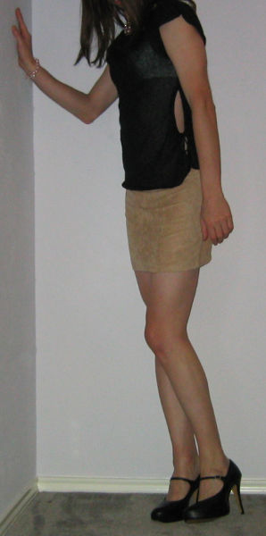 steffimaid:Still shy. :)Pretty legs!