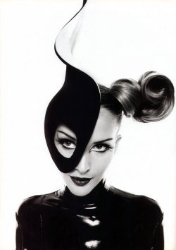  Thierry Mugler, circa 1990’sModel: Georgina Grenville 