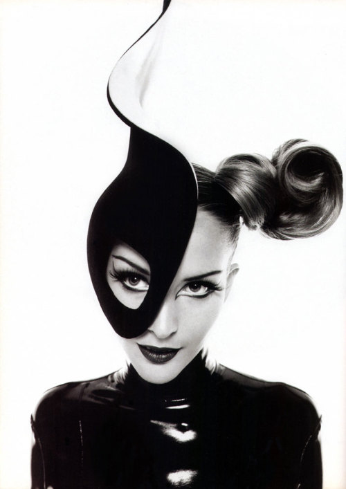 maliciousglamour:  Thierry Mugler, circa 1990’sModel: Georgina Grenville