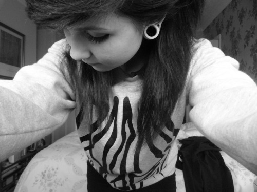 fuckyeahstretchedears:  http://-yourbloodbath.tumblr.com/
