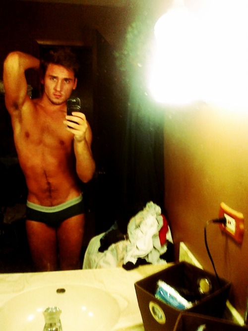 youngobsession:  This is for alex! hes a sexy man and id be lucky to ever meet him {; 