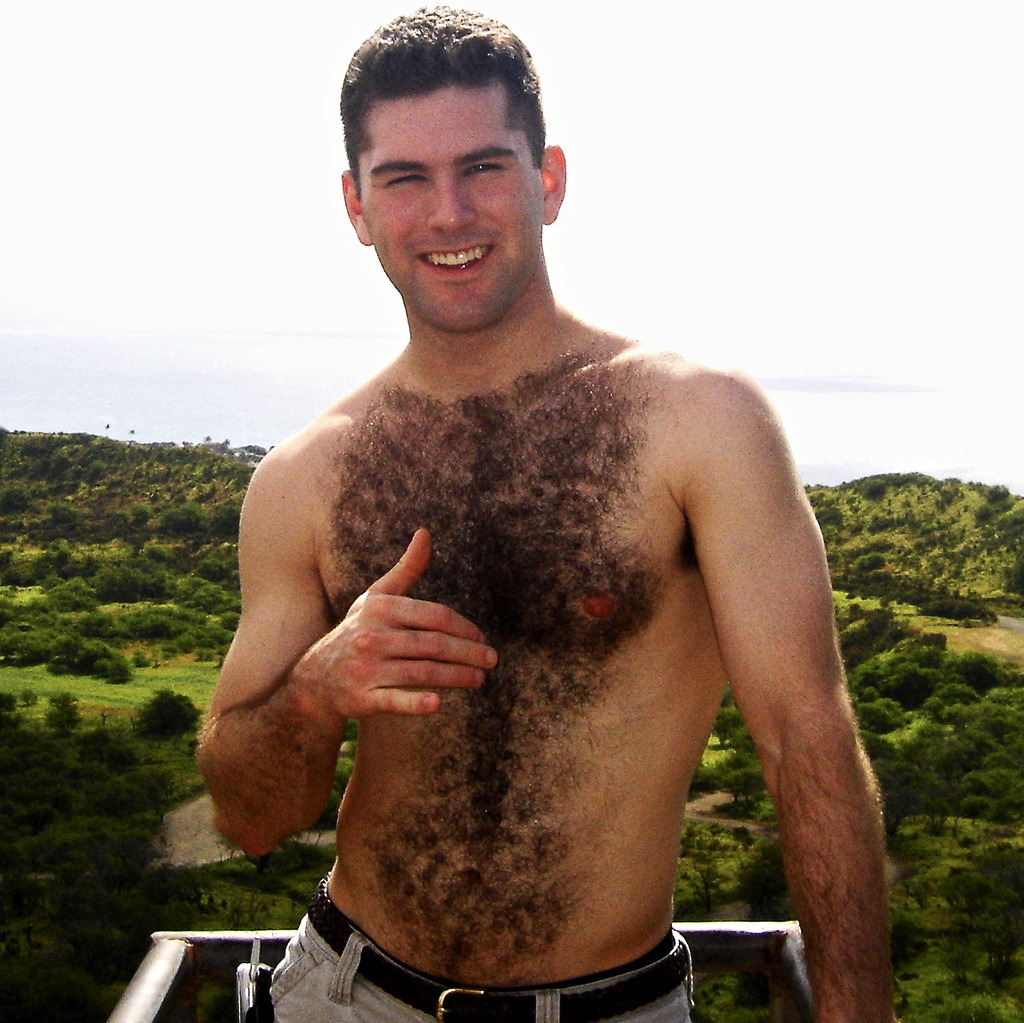 tallhairyhung:  That’s what I call real man fur! 