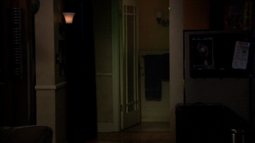 Andando pela a casa, de noite: