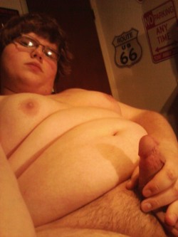 notoriouschubz:  Young fatty with nice cock. 