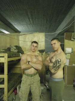 manymilitarymen:  For more hot military men visit: http://manymilitarymen.tumblr.com 