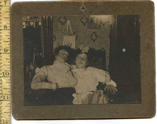lereveterribles-blog:post mortem sisters or mother and daughter. 