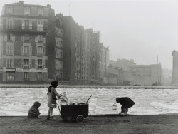 Les Glaneurs de Charbon photo by Robert Doisneau,