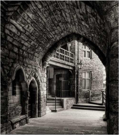 beautiful-portals: Black Gate Newcastle upon Tyne. UK Submitted by David Williams Photography