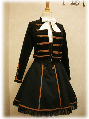 shinnchan:  kitsoru:  Military style lolita coords via Frasco blog.  ASDFGHJKDLFJHALKFJAKFJLFLJFLA