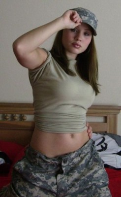 militarygirlswivesgirlfriends.tumblr.com