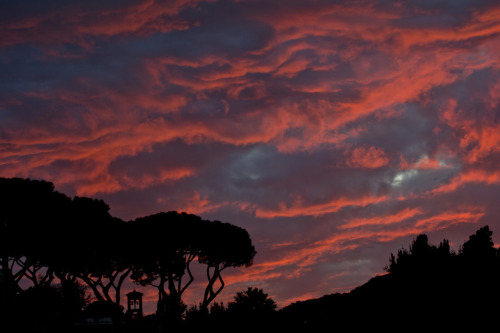 Roman Sunset After morning storms that brought Rome to a standstill – metro flooded, cars floa