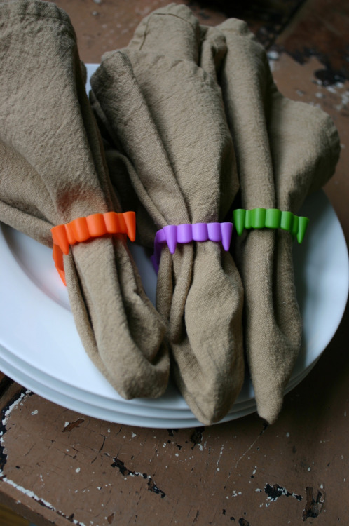 DIY Napkin Rings and Favors. I almost didn’t post this because it’s so simple and I thin