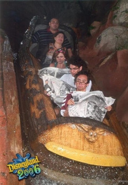 jjaelover:  silly—wippersnapper:  Not giving a f*ck at Splash Mountain this is how you do not give a fuck This literally made my day  