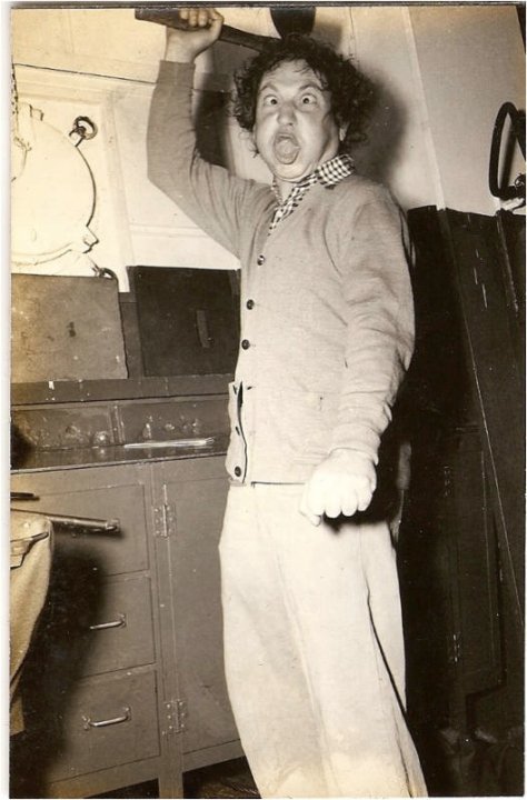 themarxbrotherssource:Harpo on the WWII USO tour