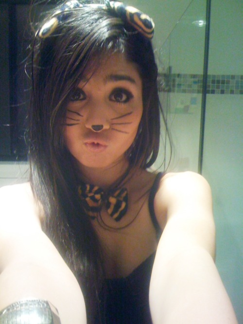 slutttyland:  she’s so pretty..